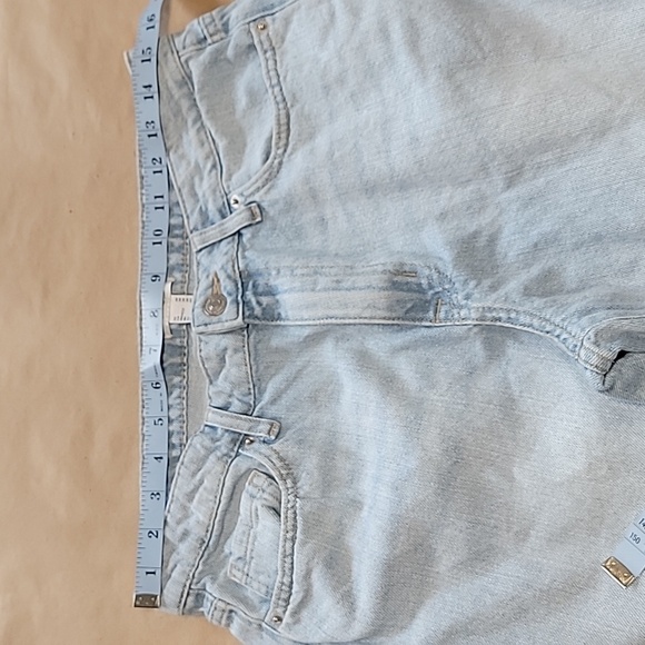 Forever 21 Size 28 Light Wash Straight Leg Denim Blue Jeans, Gently Used Cond. - Picture 3 of 12